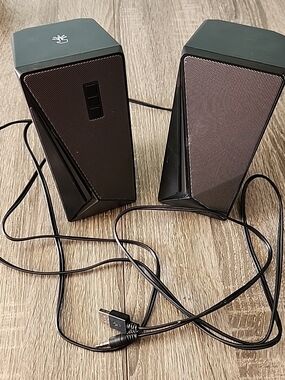 Source Unknown Black Desktop Computer Speakers with Wired 3.5mm Connector